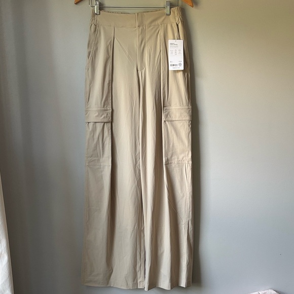 NWT‼️ATHLETA Pinnacle cargo trouser size 6 tall - Picture 10 of 10